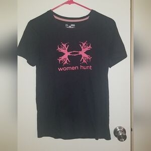 Under Armor Women Hunt size Medium Tshirt